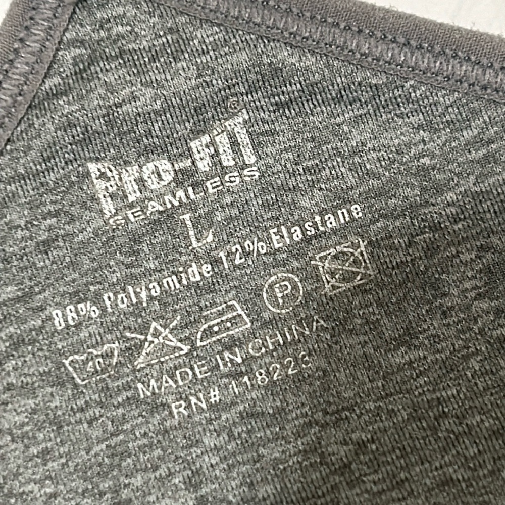 Pro-Fit Seamless Racerback Sports Bra - Picture 5 of 6